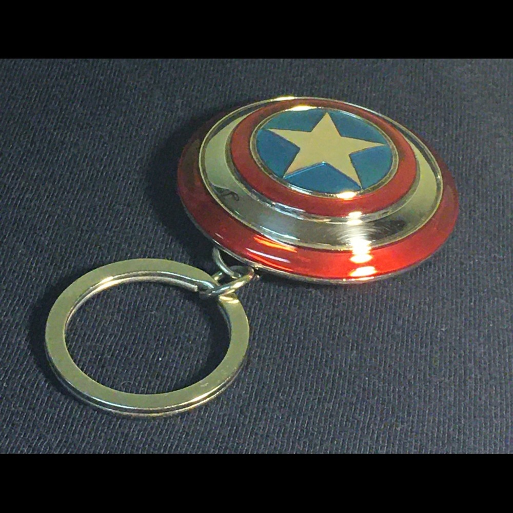Captain America Shield Keychain - Picture 5 of 12
